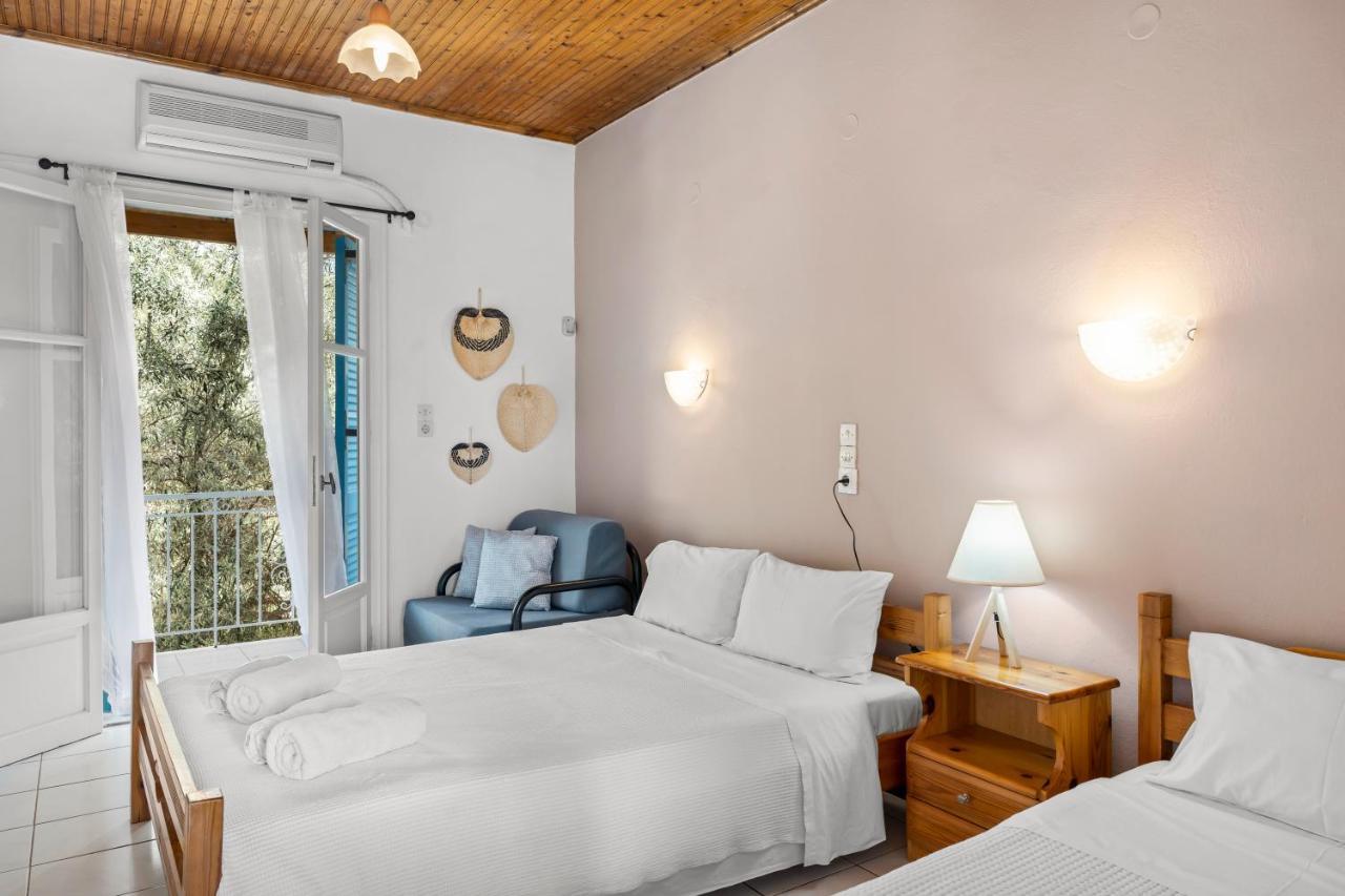 Oceanis Rooms Mikros Gialos Esterno foto