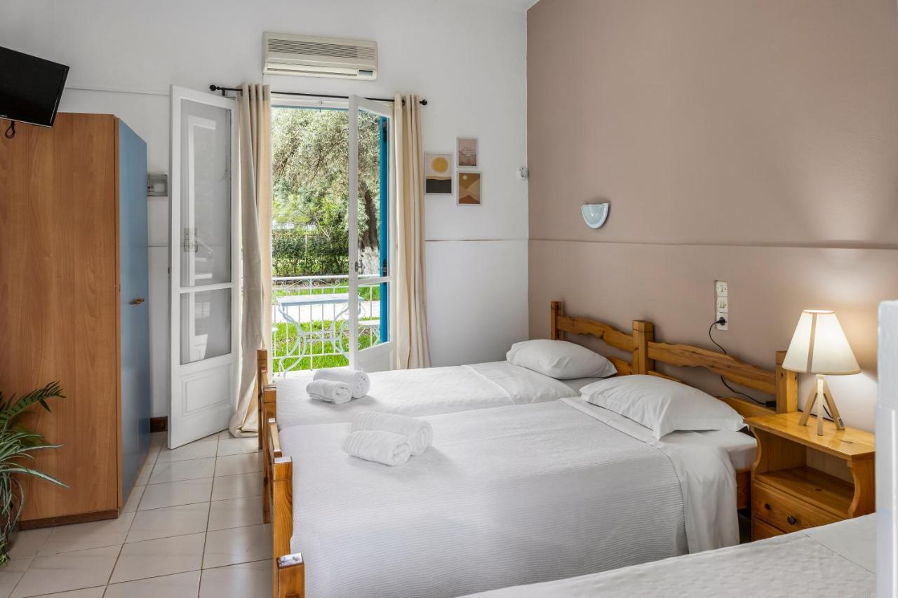 Oceanis Rooms Mikros Gialos Esterno foto