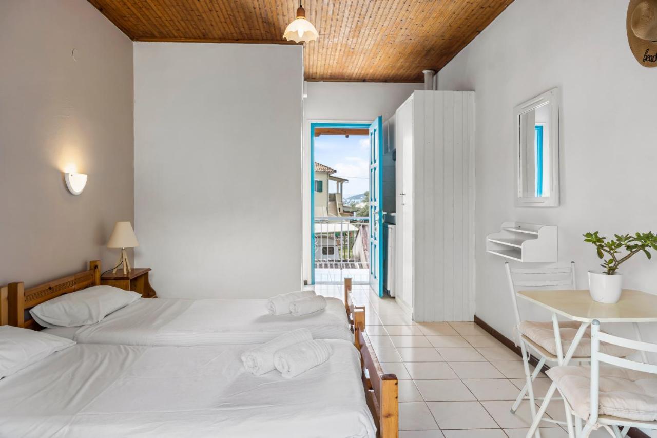 Oceanis Rooms Mikros Gialos Esterno foto