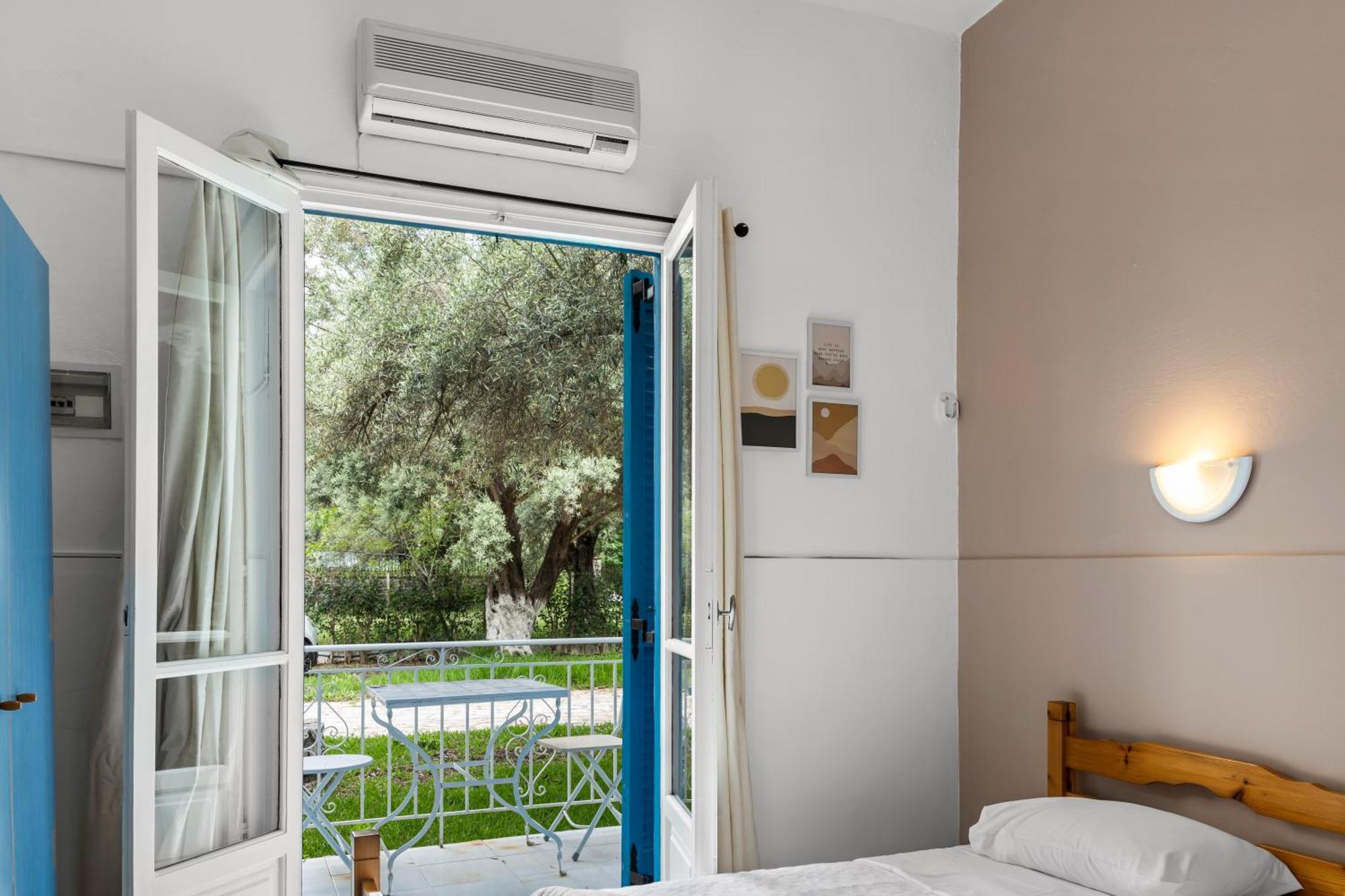 Oceanis Rooms Mikros Gialos Esterno foto